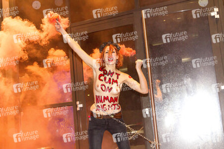 Femen Aktivistinnen stürmen das Bordell 'Artemis', Berlin