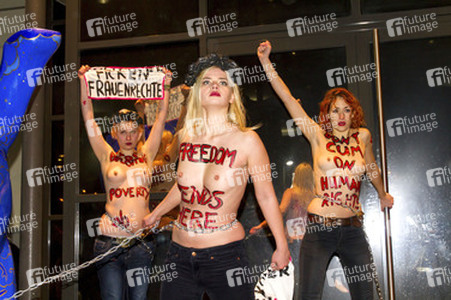 Femen Aktivistinnen stürmen das Bordell 'Artemis', Berlin