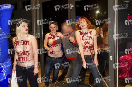 Femen Aktivistinnen stürmen das Bordell 'Artemis', Berlin