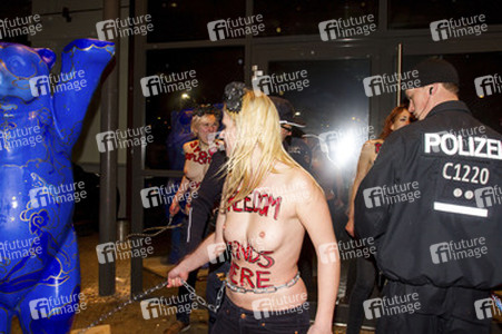 Femen Aktivistinnen stürmen das Bordell 'Artemis', Berlin