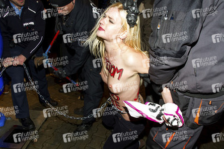 Femen Aktivistinnen stürmen das Bordell 'Artemis', Berlin