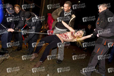 Femen Aktivistinnen stürmen das Bordell 'Artemis', Berlin