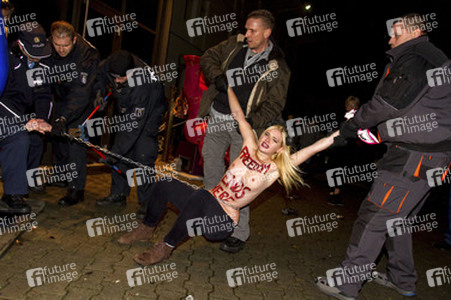 Femen Aktivistinnen stürmen das Bordell 'Artemis', Berlin