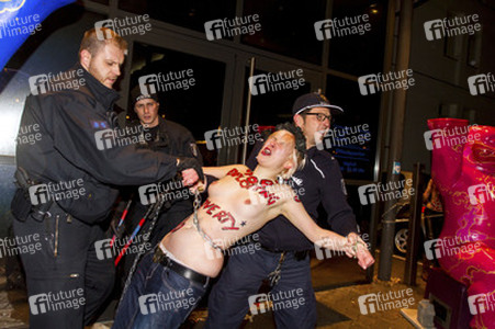 Femen Aktivistinnen stürmen das Bordell 'Artemis', Berlin