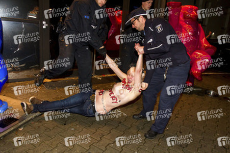 Femen Aktivistinnen stürmen das Bordell 'Artemis', Berlin