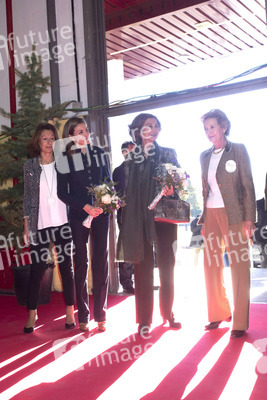 Königin Sophia und Prnzessin Letizia auf dem 'Nuevo Futuro' Weihnachtsmarkt, Madrid