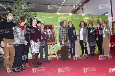 Königin Sophia und Prnzessin Letizia auf dem 'Nuevo Futuro' Weihnachtsmarkt, Madrid