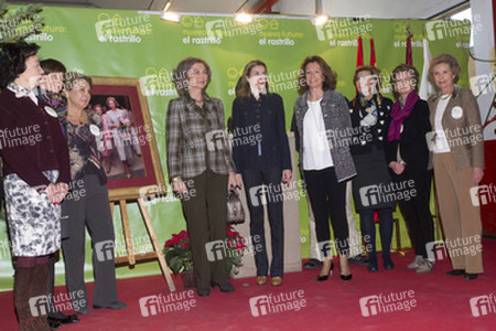 Königin Sophia und Prnzessin Letizia auf dem 'Nuevo Futuro' Weihnachtsmarkt, Madrid