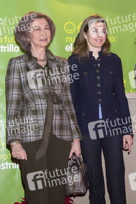 Königin Sophia und Prnzessin Letizia auf dem 'Nuevo Futuro' Weihnachtsmarkt, Madrid