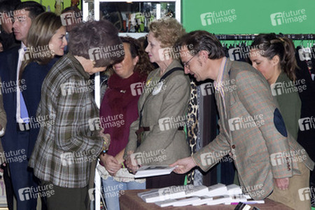 Königin Sophia und Prnzessin Letizia auf dem 'Nuevo Futuro' Weihnachtsmarkt, Madrid