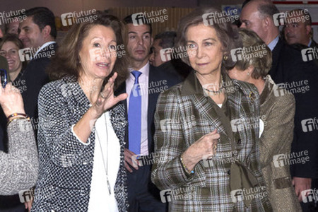 Königin Sofia und Prnzessin Letizia auf dem 'Nuevo Futuro' Weihnachtsmarkt, Madrid