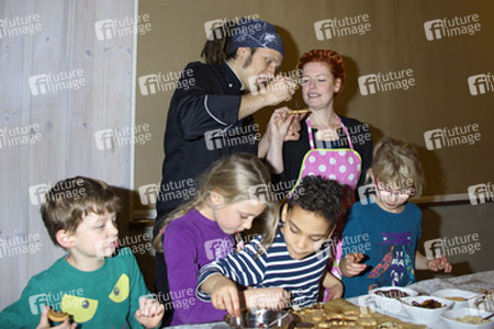 Weihnachtsplätzchen backen mit Kindern, Berlin