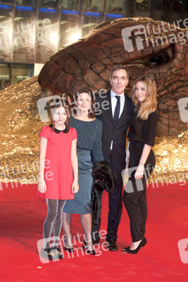 James Nesbitt mit Gattin Sonia und Töchtern Mary und Peggy