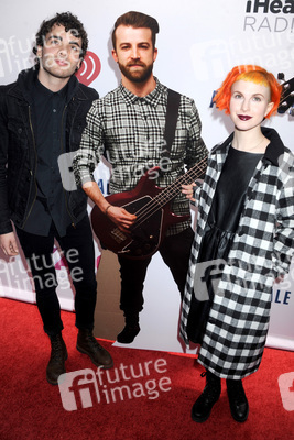 Taylor York, Hayley Williams (Paramore)