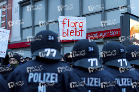 Großdemo für den Erhalt der 'Roten Flora', Hamburg