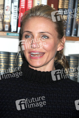 Cameron Diaz signiert ihr Buch 'The Body Book', Huntington