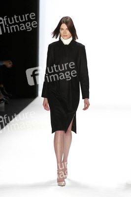 Hien Le Fashion Show, Berlin Fashion Week Autumn-Winter 2014