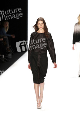 Hien Le Fashion Show, Berlin Fashion Week Autumn-Winter 2014