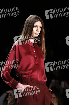 Hien Le Fashion Show, Berlin Fashion Week Autumn-Winter 2014
