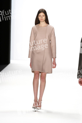 Hien Le Fashion Show, Berlin Fashion Week Autumn-Winter 2014
