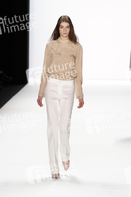 Hien Le Fashion Show, Berlin Fashion Week Autumn-Winter 2014