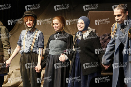 'Roter Hahn im Biberpelz' Premiere, Berlin