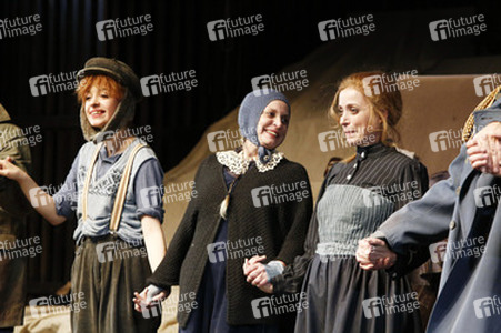 'Roter Hahn im Biberpelz' Premiere, Berlin