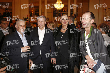 'Roter Hahn im Biberpelz' Premiere, Berlin