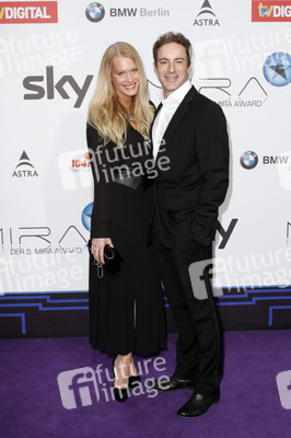 Gedeon Burkhard mit Freundin Anika Bormann
