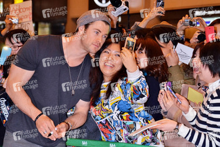 Chris Hemsworth arrives in Japan