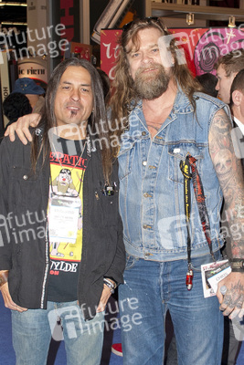 Carlos Cruz, Chris Holmes