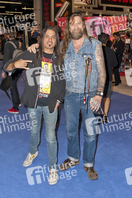 Carlos Cruz, Chris Holmes