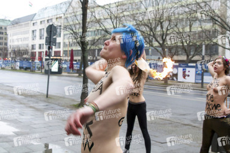 Femen Proteste vor der Russischen Botschaft, Berlin