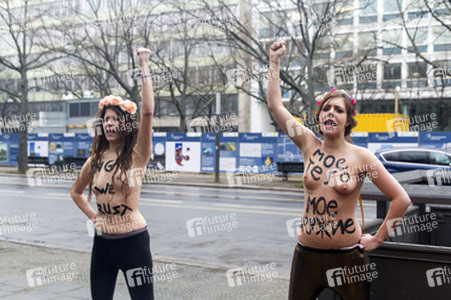 Femen Proteste vor der Russischen Botschaft, Berlin