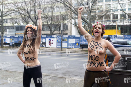 Femen Proteste vor der Russischen Botschaft, Berlin