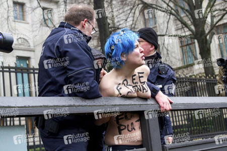 Femen Proteste vor der Russischen Botschaft, Berlin