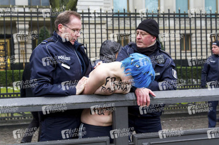 Femen Proteste vor der Russischen Botschaft, Berlin