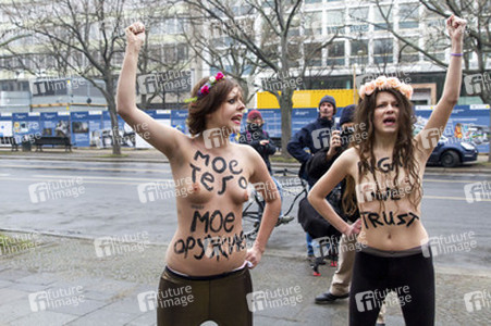 Femen Proteste vor der Russischen Botschaft, Berlin