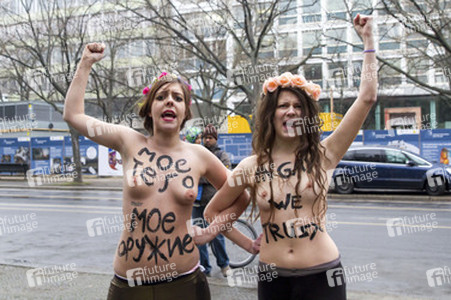 Femen Proteste vor der Russischen Botschaft, Berlin