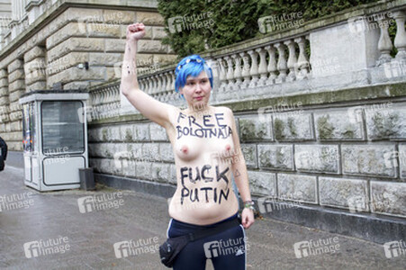 Femen Proteste vor der Russischen Botschaft, Berlin