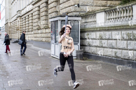 Femen Proteste vor der Russischen Botschaft, Berlin