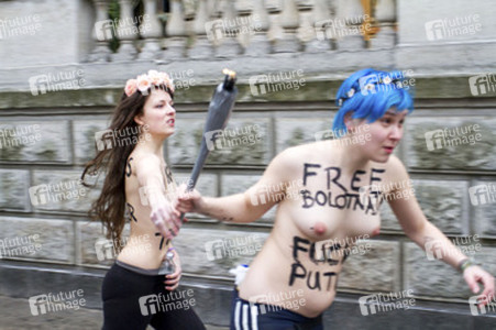 Femen Proteste vor der Russischen Botschaft, Berlin