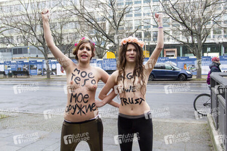 Femen Proteste vor der Russischen Botschaft, Berlin
