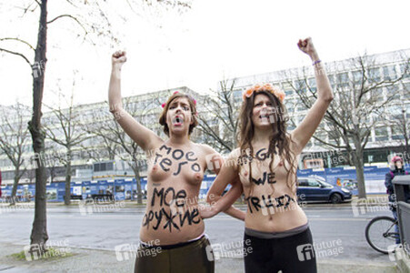 Femen Proteste vor der Russischen Botschaft, Berlin