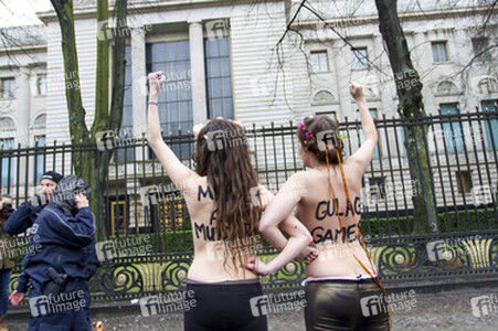 Femen Proteste vor der Russischen Botschaft, Berlin