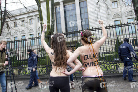 Femen Proteste vor der Russischen Botschaft, Berlin