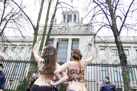 Femen Proteste vor der Russischen Botschaft, Berlin