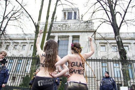 Femen Proteste vor der Russischen Botschaft, Berlin