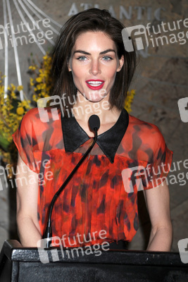 Hilary Rhoda Visits The Empire State Building