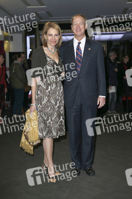 John B. Emerson mit Gattin Kimberly Marteau Emerson